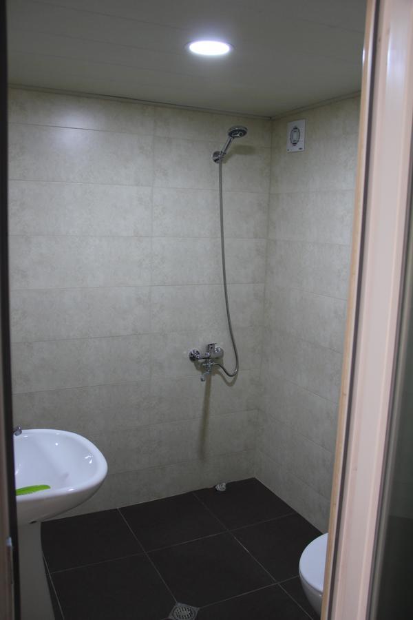Tbilisi Guesthouse Nini מראה חיצוני תמונה